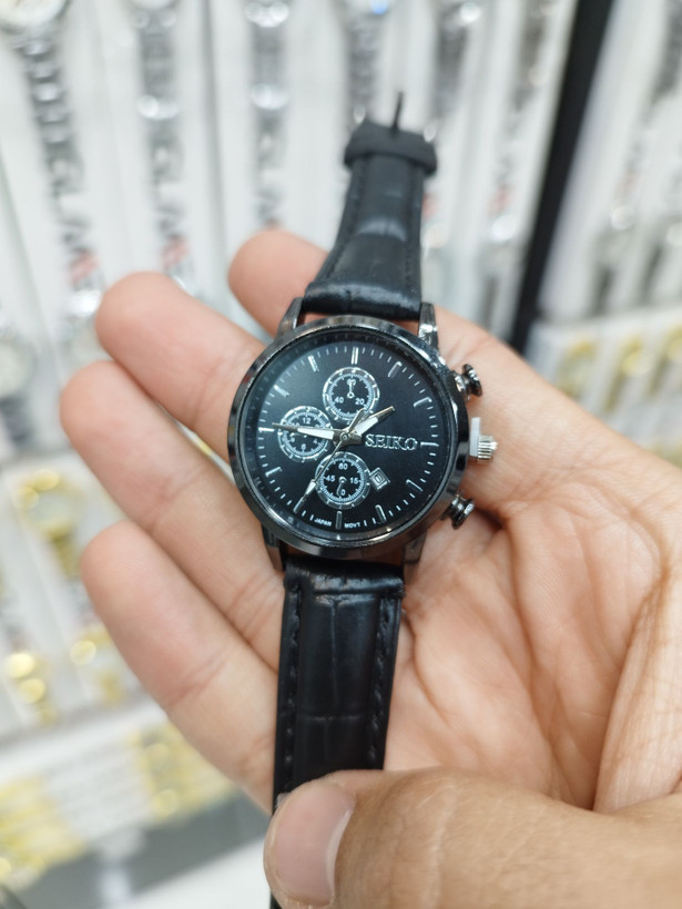 ساعت زنانه چرمی برند سیکو SEIKO برند خوش دست خوش رنگ در بند های چرم مناسب برای خانوم ها زیبایی و جذابیت کامل