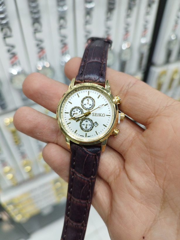 ساعت زنانه چرمی برند سیکو SEIKO برند خوش دست خوش رنگ در بند های چرم مناسب برای خانوم ها زیبایی و جذابیت کامل