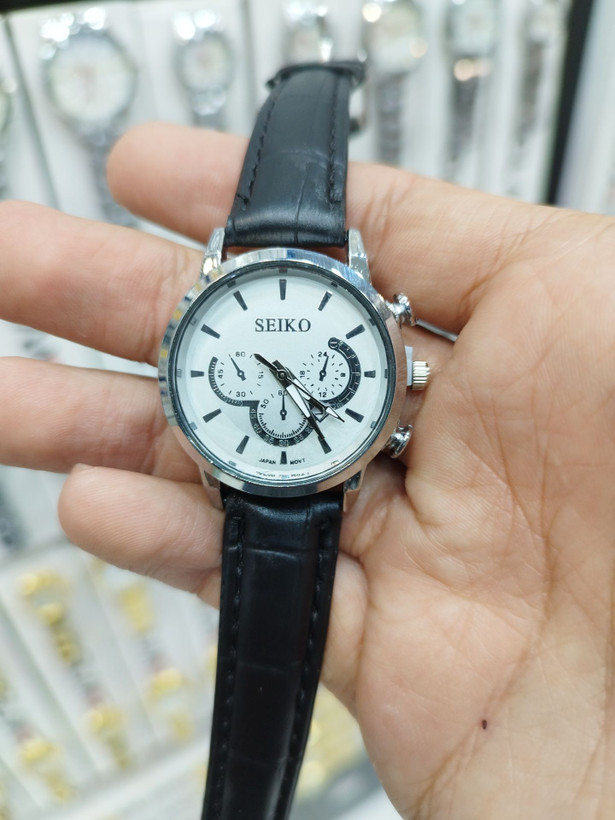 ساعت زنانه چرمی برند سیکو SEIKO برند خوش دست خوش رنگ در بند های چرم مناسب برای خانوم ها زیبایی و جذابیت کامل
