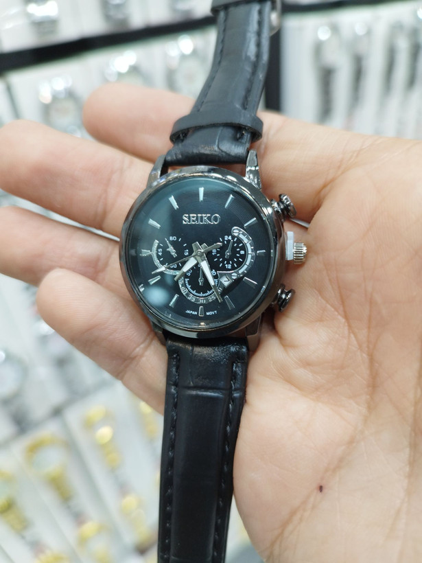 ساعت زنانه چرمی برند سیکو SEIKO برند خوش دست خوش رنگ در بند های چرم مناسب برای خانوم ها زیبایی و جذابیت کامل
