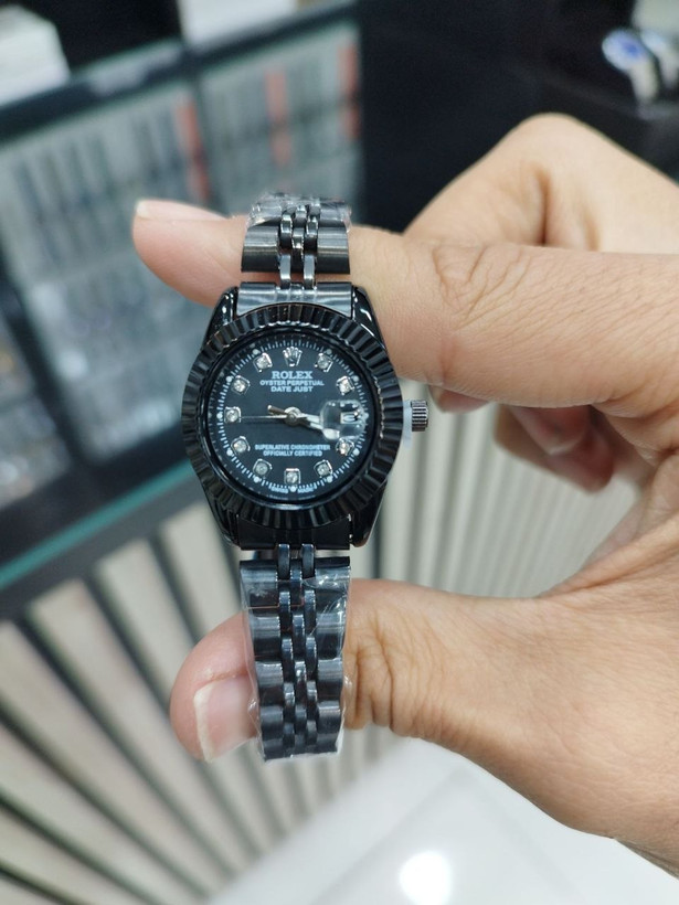 ساعت زنانه رولکس بسیار خوش دست و زیبا ROLEX