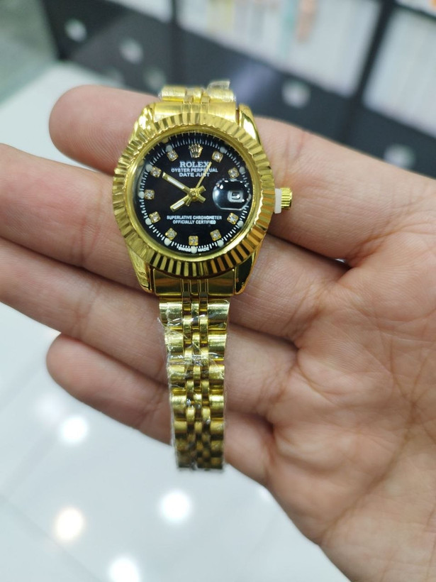 ساعت زنانه رولکس بسیار خوش دست و زیبا ROLEX